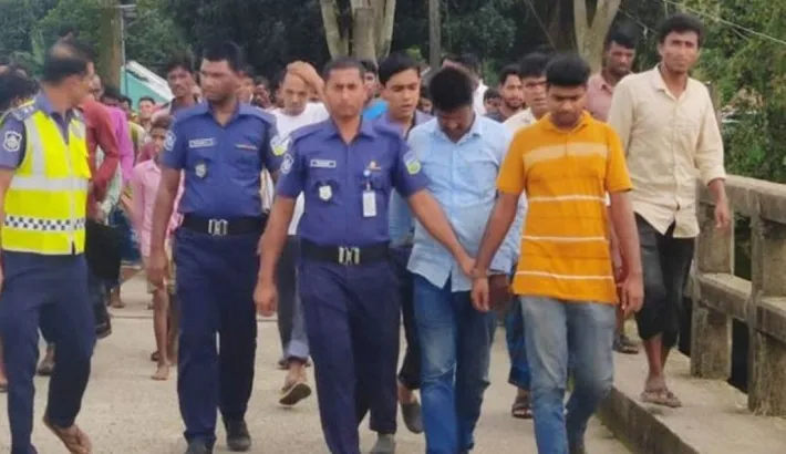 বন্যাদুর্গতদের ত্রাণ চুরি; ইউপি সচিব ও উদ্যোক্তা আটক